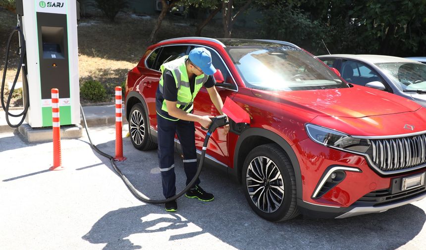 Uraloğlu açıkladı: Elektrikli araç şarj istasyonu 11 bin 500’e, soket sayısı 29 bin 496’ya ulaştı